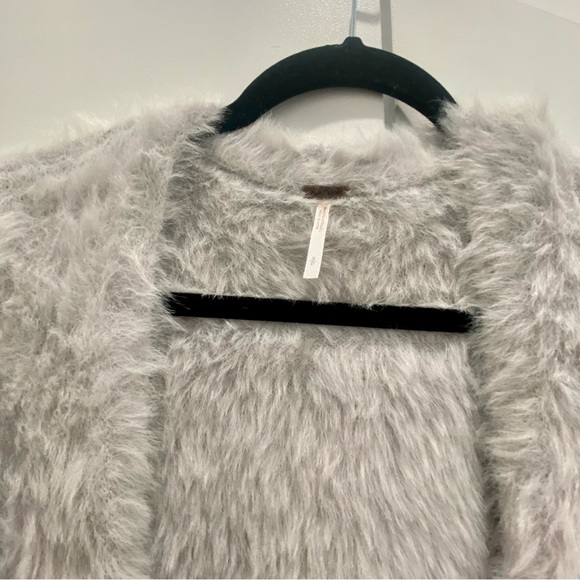 Free People Faux Fur Cardigan Silver Cloud - Picture 6 of 9